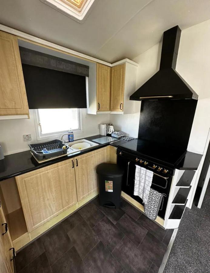 2 Bedroom Caravan With Sea Views Eastchurch Экстерьер фото