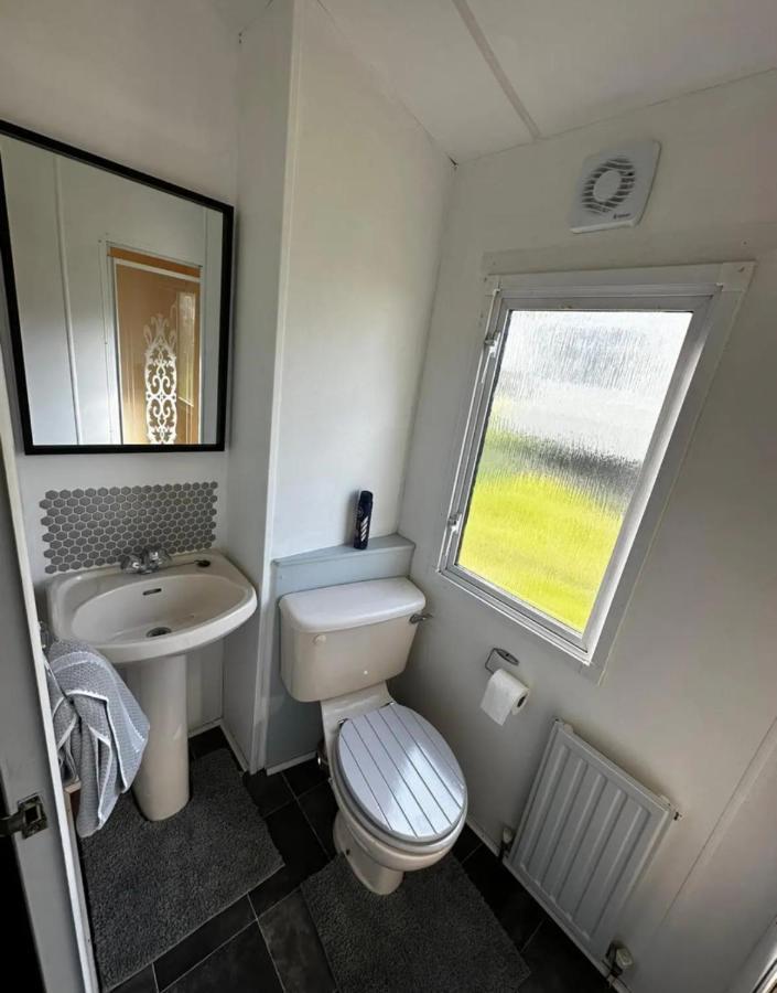 2 Bedroom Caravan With Sea Views Eastchurch Экстерьер фото