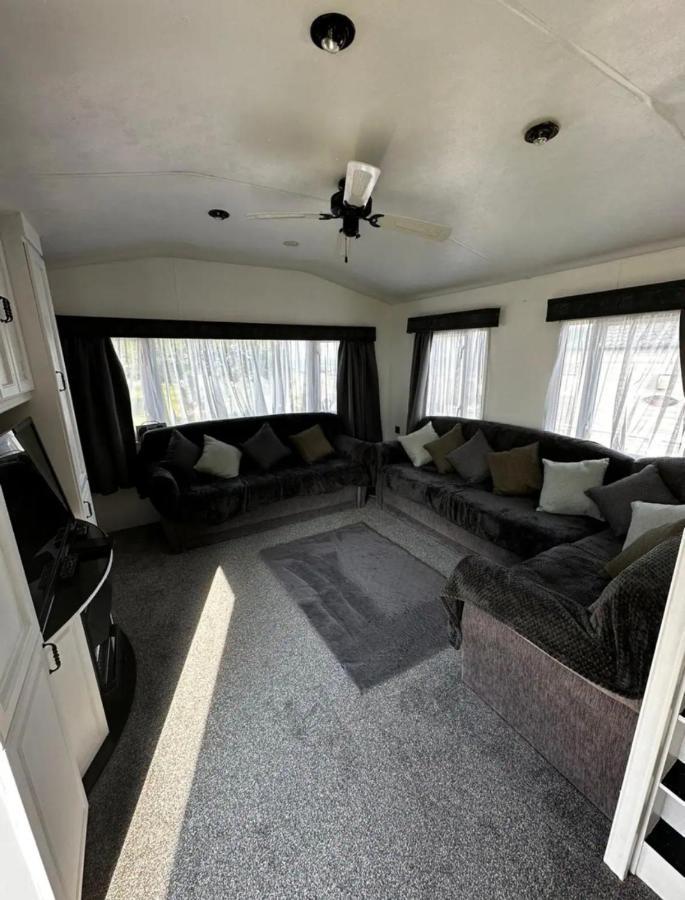 2 Bedroom Caravan With Sea Views Eastchurch Экстерьер фото