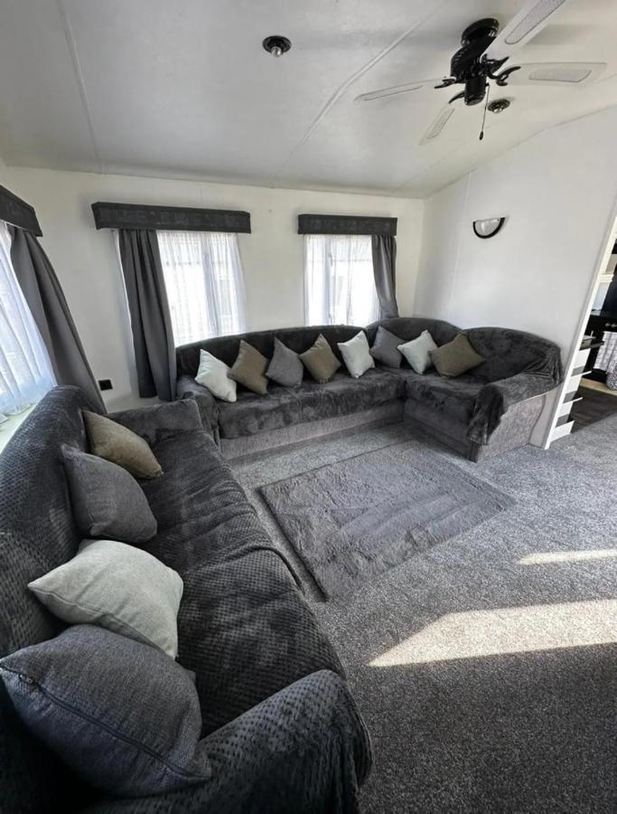 2 Bedroom Caravan With Sea Views Eastchurch Экстерьер фото